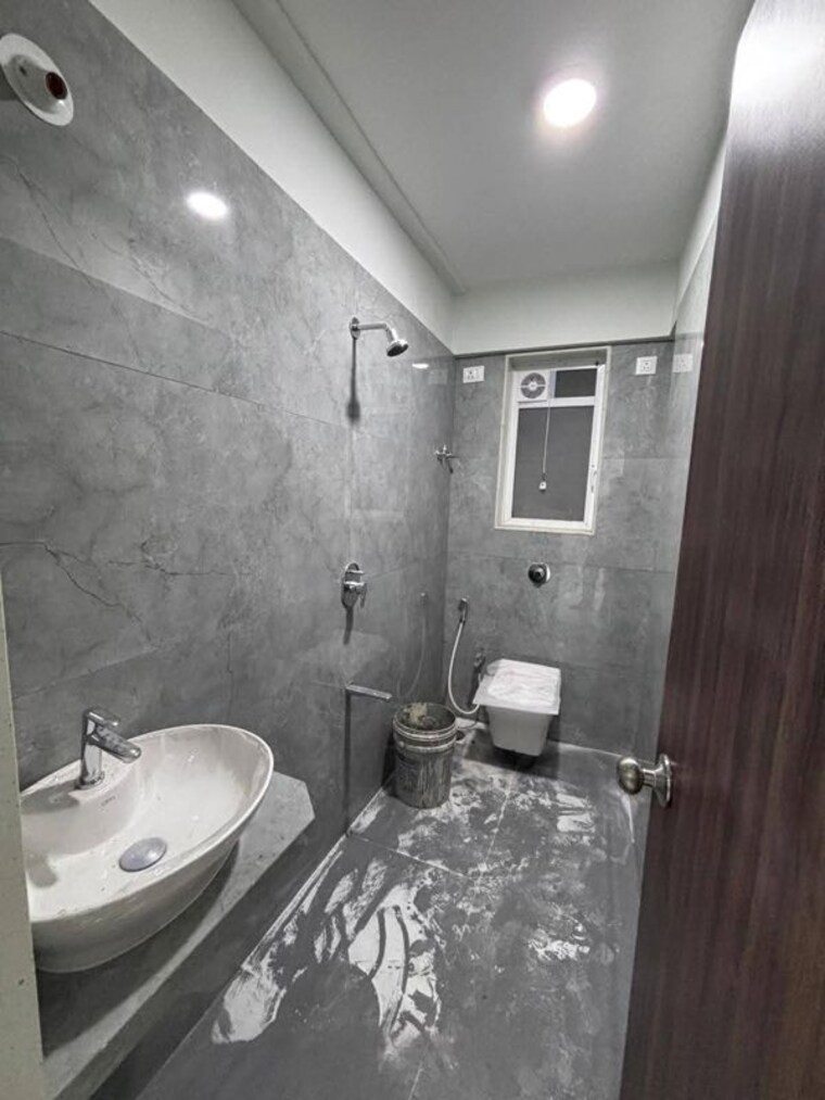 Bathroom, azad nagar 2 Bedroom 700 Sq.Ft. Apartment In Azad Nagar Mumbai 9730788