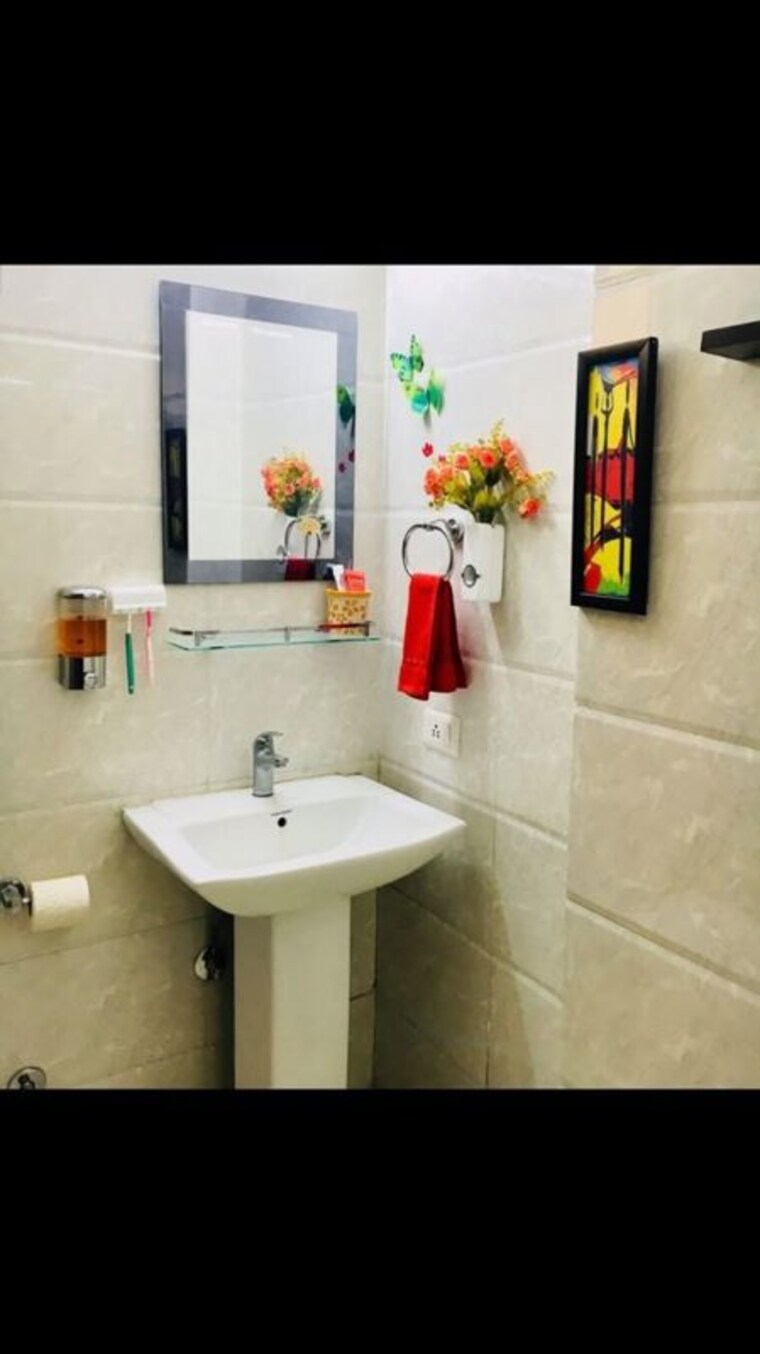 Bathroom, vibhuti khand Pg For Girls In Vibhuti Khand 9730790