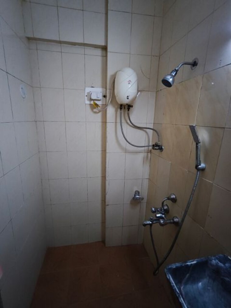 Bathroom, vinayak-tower 2 Bedroom 775 Sq.Ft. Apartment In Andheri West Mumbai 9730808