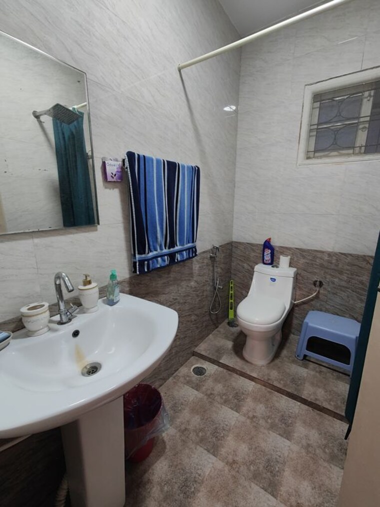 Bathroom, benson town 1 Bedroom 800 Sq.Ft. Apartment In Benson Town Bangalore 9730833