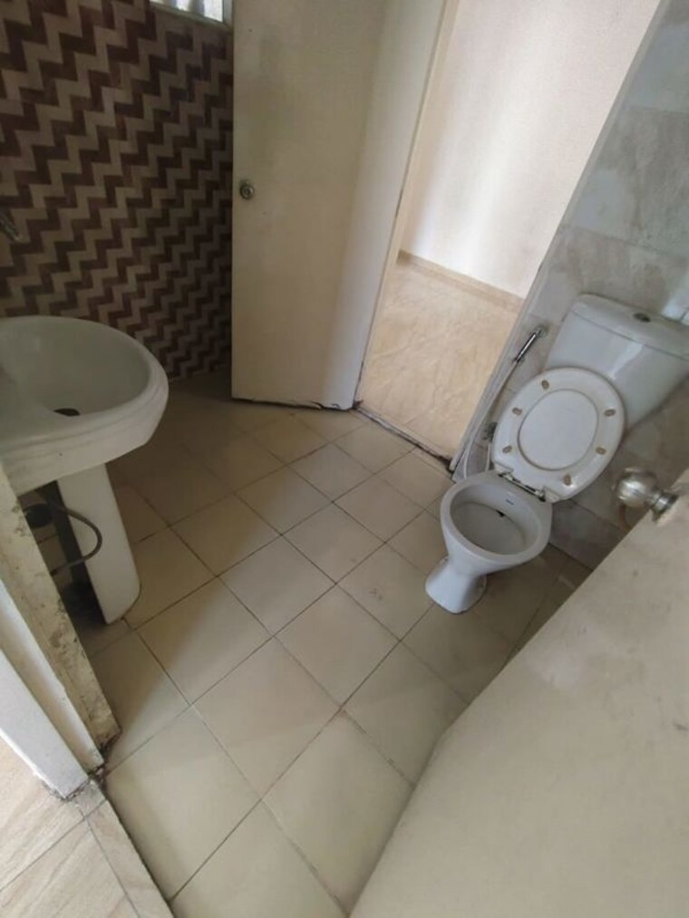 Bathroom, aims-golf-avenue-i 2 Bedroom 1150 Sq.Ft. Apartment In Sector 75 Noida 9730844