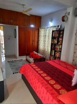 Room in  Pg at Vineet Khand – for Rent