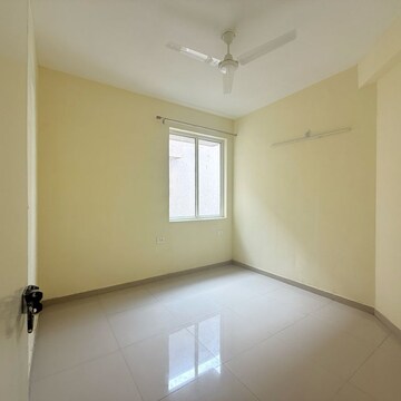 Room in 3 BHK Apartment at Pyramid Altia, Sector 70a – for Rent