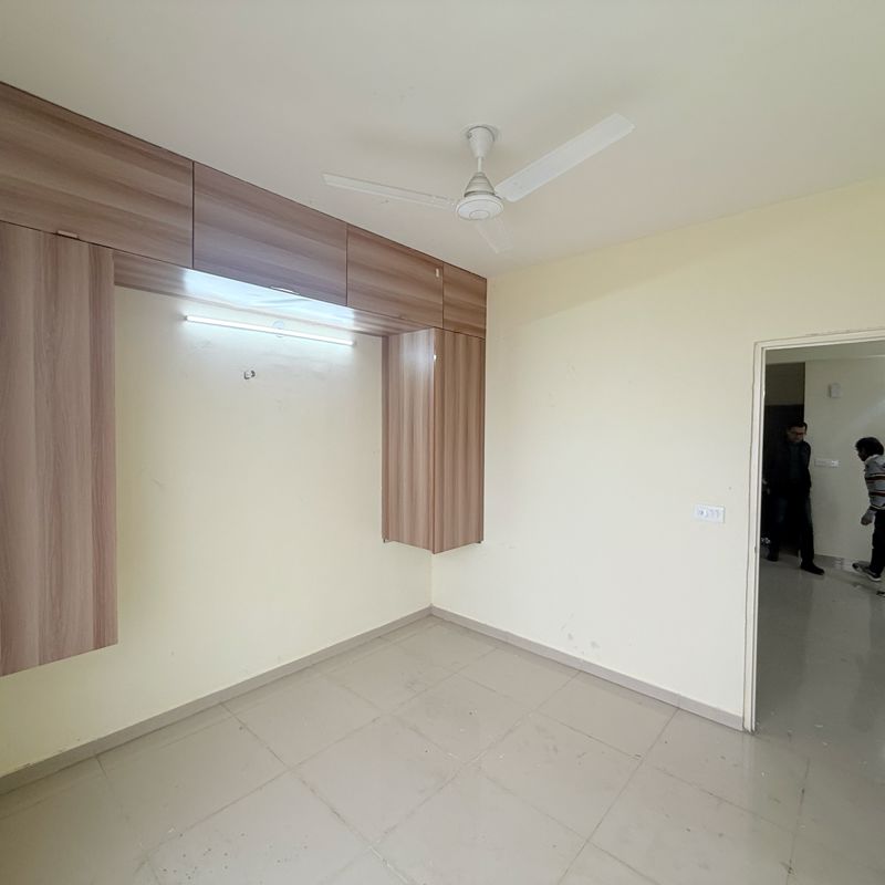 1 BHK Apartment For Rent in Pyramid Altia