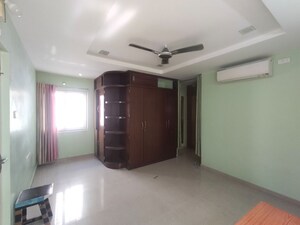 Room in 2 BHK Apartment at Babukhan Solitaire, Gachibowli – for Rent