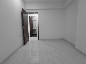 Room in 2 BHK Apartment at Triumph Swastik, Malad West – for Rent