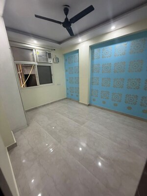 Room in 2.5 BHK Builder Floor at Mayur Vihar Phase 1 – for Rent