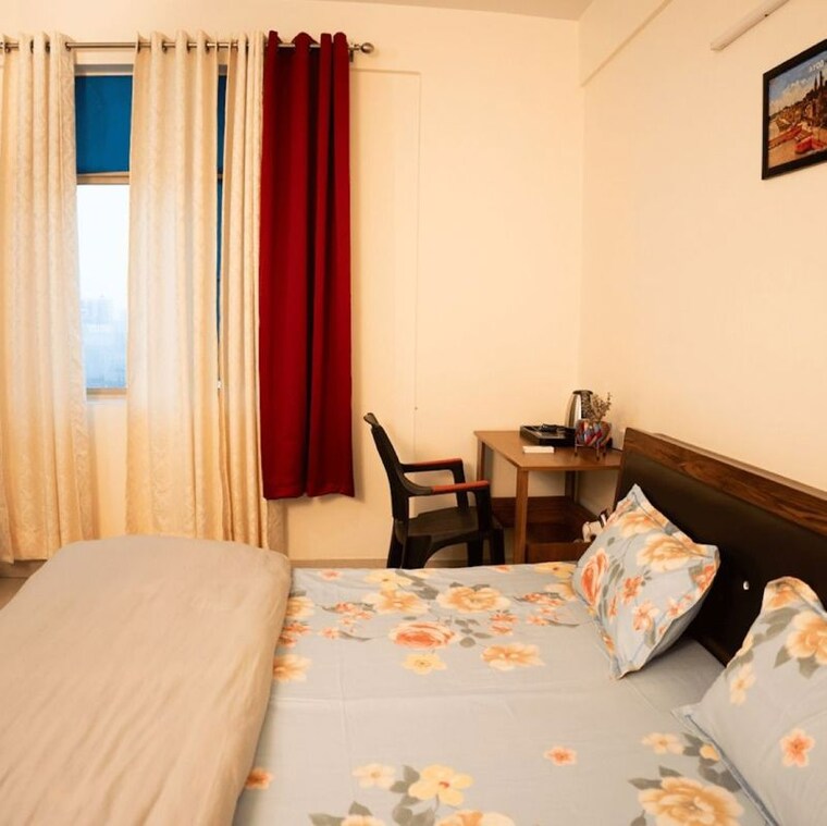 Bedroom, gomti nagar Pg For Girls In Gomti Nagar 9730943