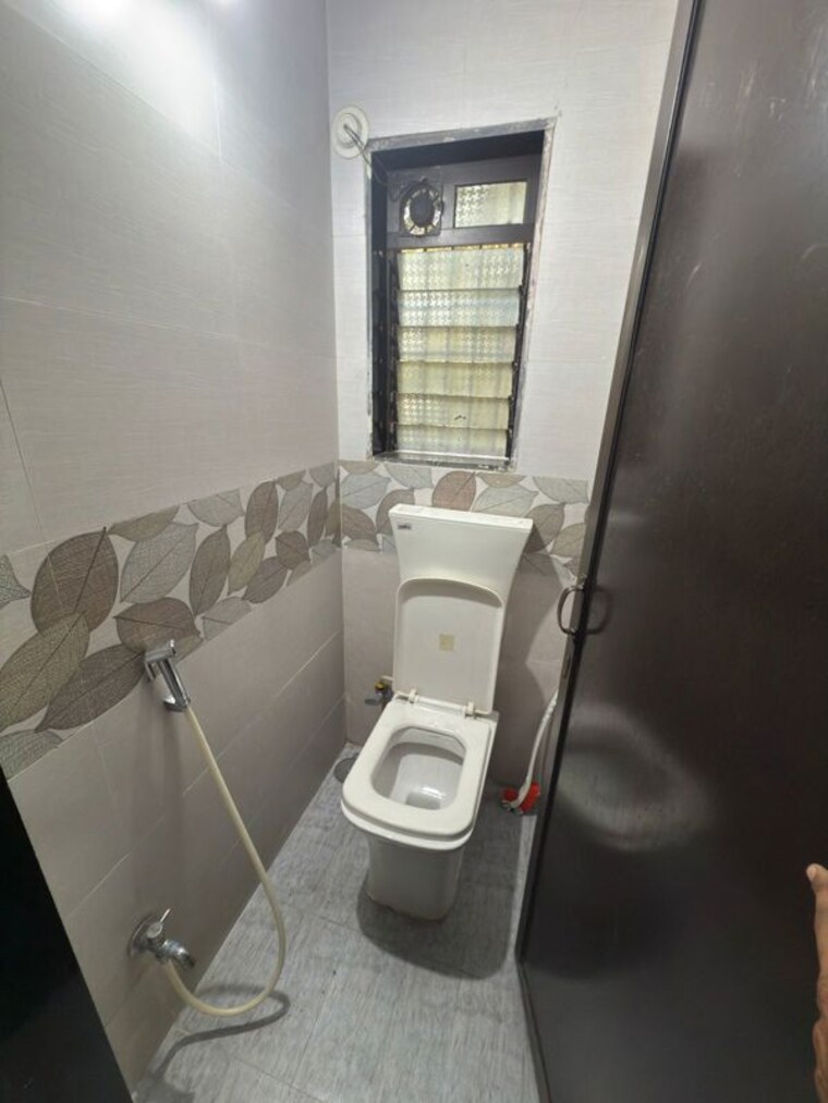Bathroom, saraswati-chs-daulat-nagar 1 Bedroom 610 Sq.Ft. Apartment In Daulat Nagar Thane 9730945