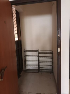 Room in 3 BHK Apartment at Garud Heritage, Aundh – for Rent