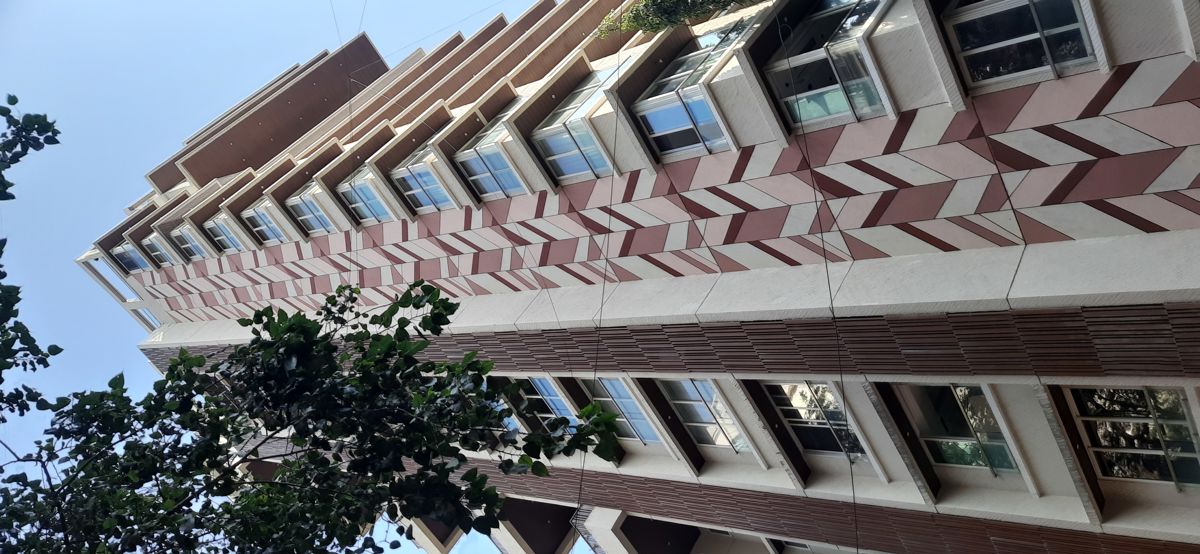 4 BHK + Servant Room Apartment For Sale in Brand Newbuilding