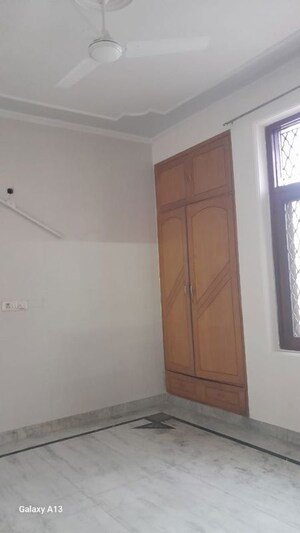 Room in 3 BHK Builder Floor at Unitech South City II, Sector 50 – for Rent