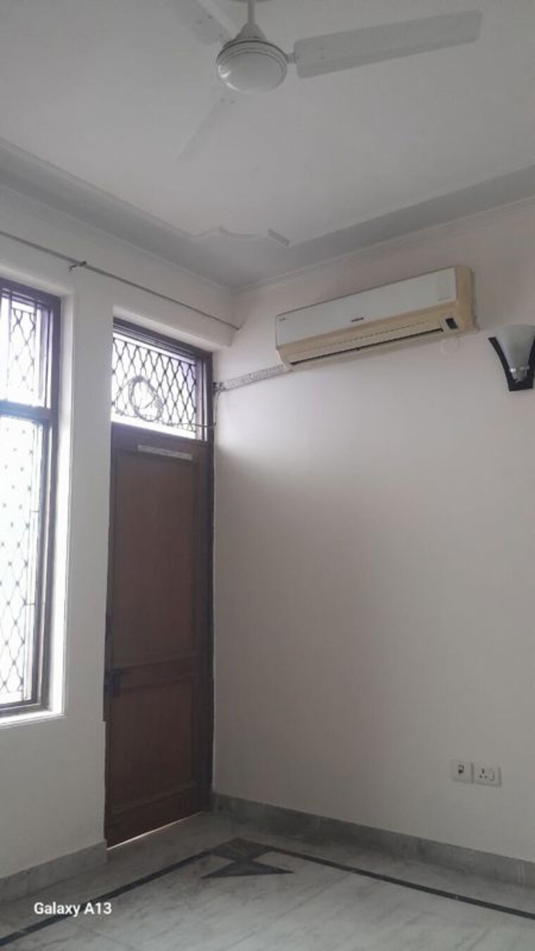 Room, unitech-south-city-ii 3 Bedroom 1800 Sq.Ft. Builder Floor In Sector 50 Gurgaon 9730973