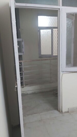 Bathroom in 1.5 BHK Builder Floor at Mayur Vihar – for Rent