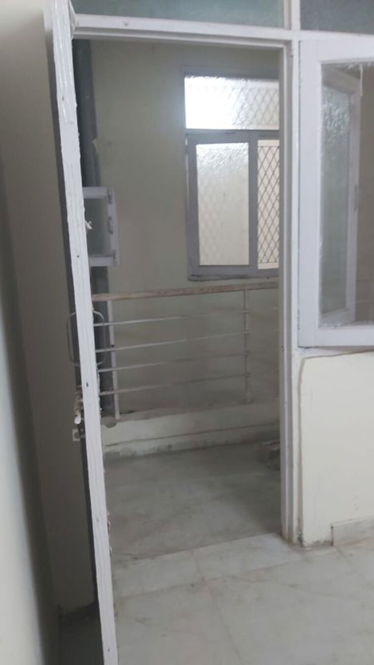 Bathroom, mayur vihar 1.5 Bedroom 400 Sq.Ft. Builder Floor In Mayur Vihar Delhi 9730981