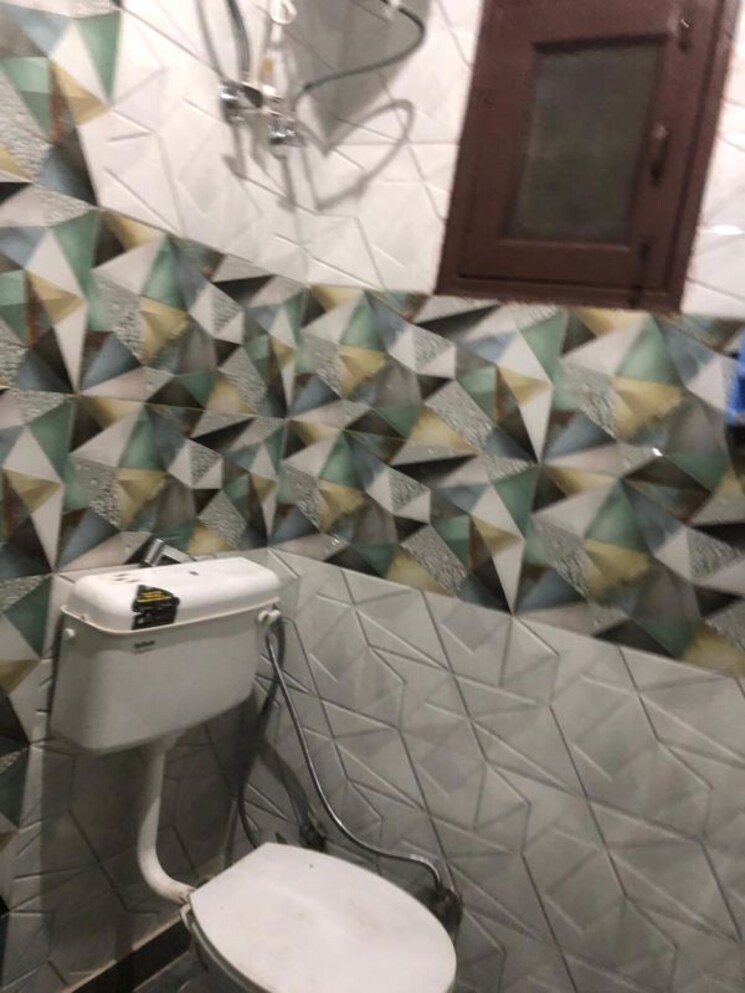 Bathroom, mayur vihar 2.5 Bedroom 750 Sq.Ft. Builder Floor In Mayur Vihar Delhi 9730988