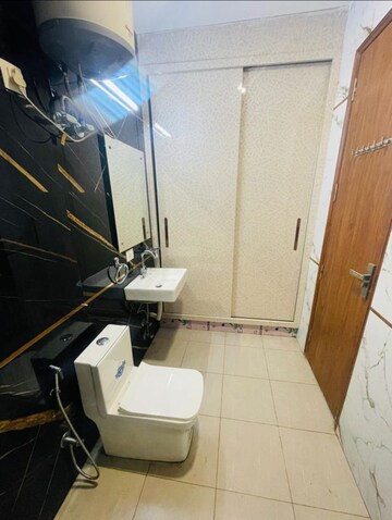 Master Bedroom in 2 BHK Builder Floor at Ansal Sushant Apartments, Sushant Lok I – for Rent