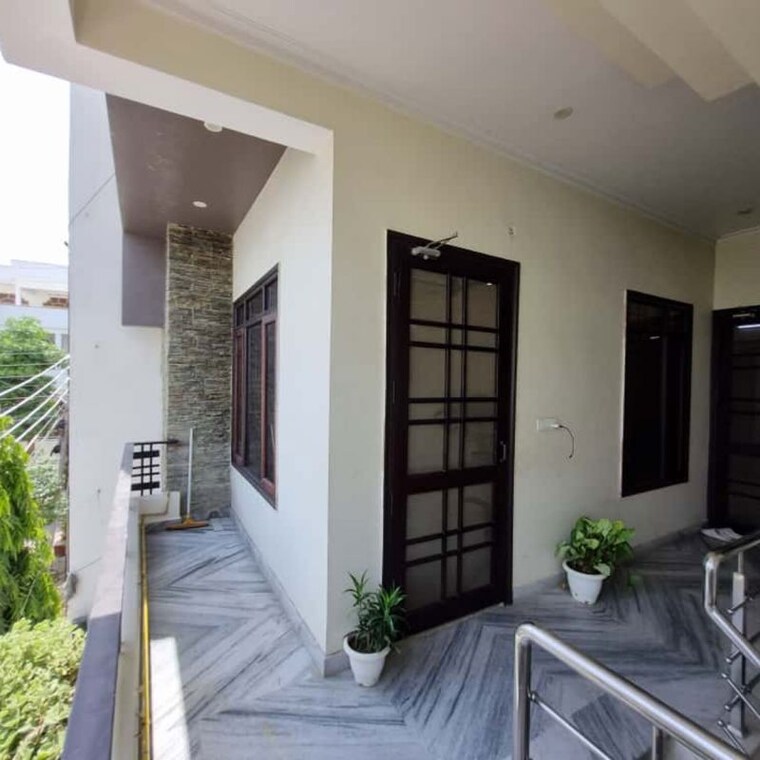 Balcony, gomti nagar Pg For Girls In Gomti Nagar 9730996