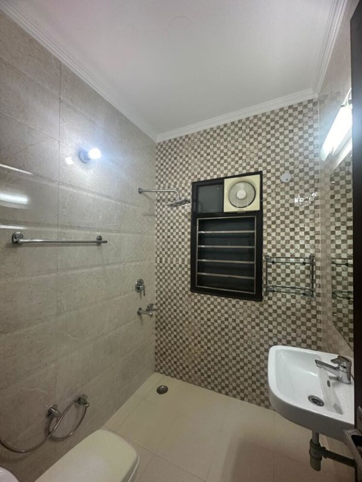 Bathroom, kohli-one-malibu-town 3 Bedroom 2100 Sq.Ft. Builder Floor In Sector 47 Gurgaon 9731001
