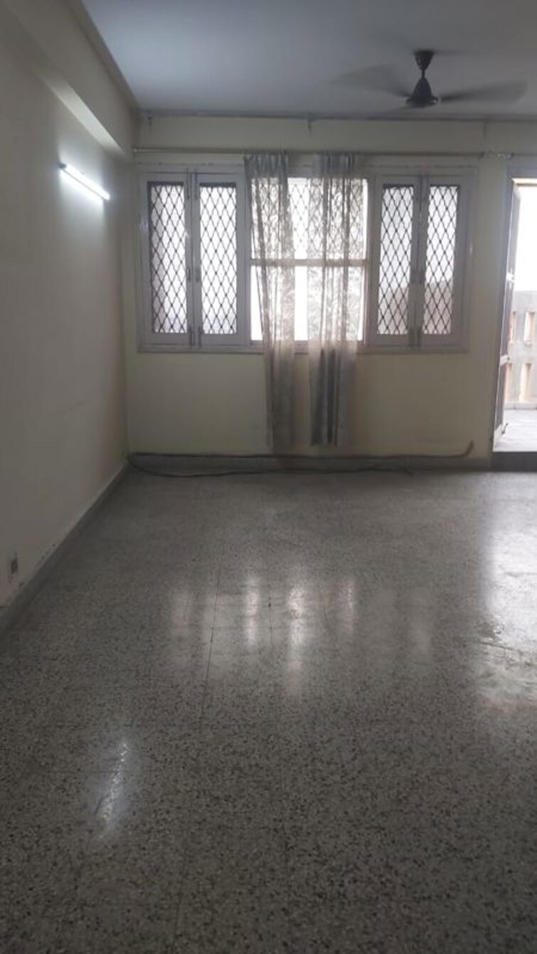 Cover Image, mayur vihar 3.5 Bedroom 1350 Sq.Ft. Apartment In Mayur Vihar Delhi 9731002