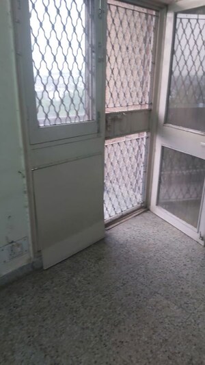 Room in 3.5 BHK Apartment at Mayur Vihar – for Sale