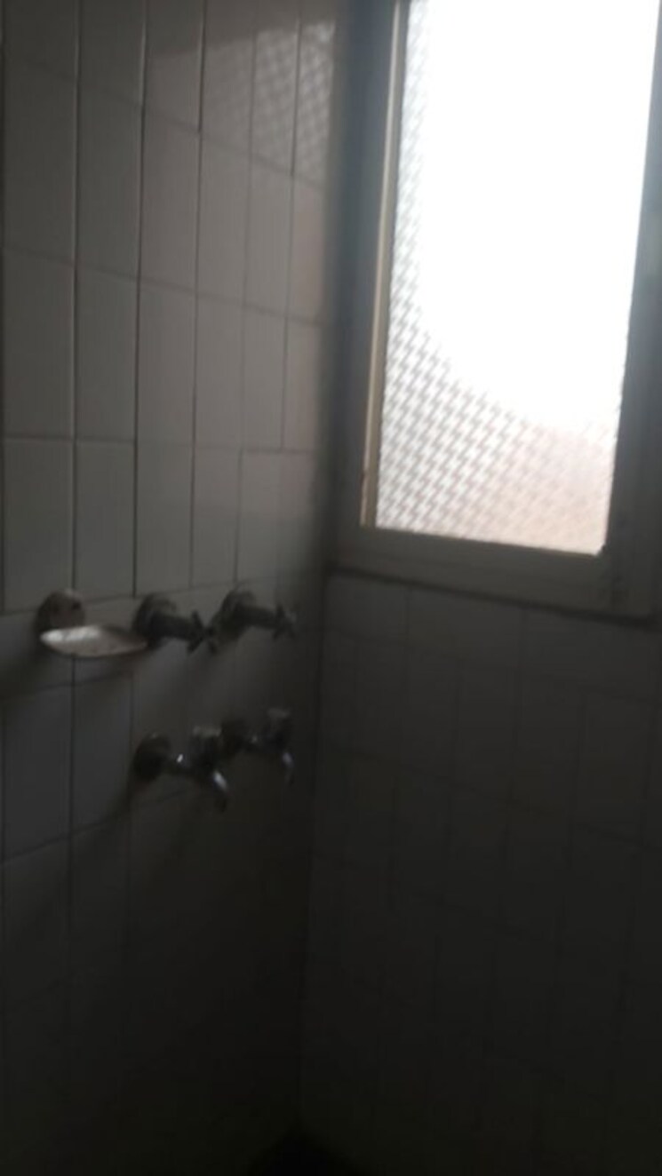 Room, mayur vihar 3.5 Bedroom 1350 Sq.Ft. Apartment In Mayur Vihar Delhi 9731002