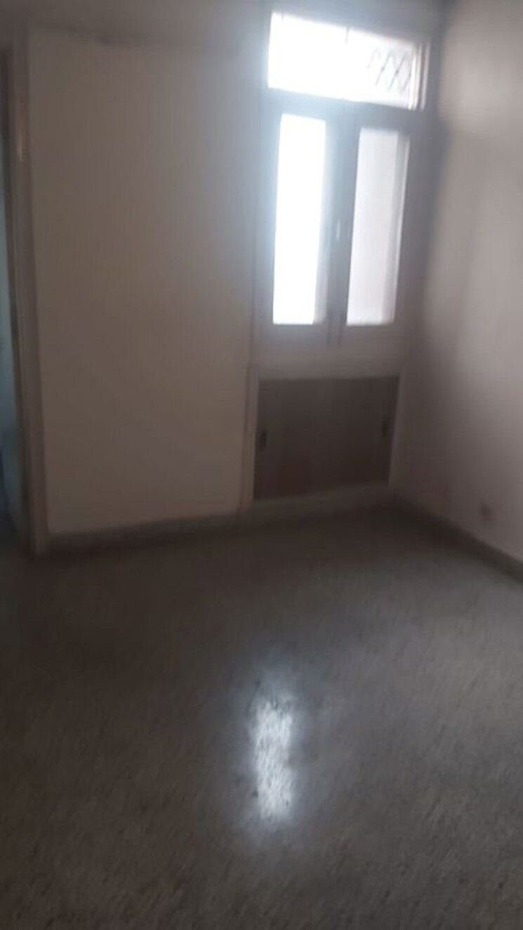 Room, mayur vihar 3.5 Bedroom 1350 Sq.Ft. Apartment In Mayur Vihar Delhi 9731002