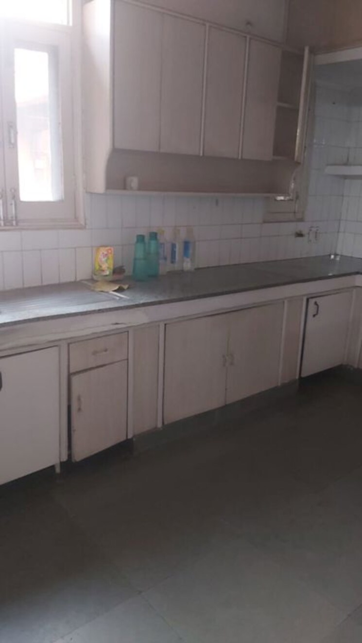 Kitchen, mayur vihar 3.5 Bedroom 1350 Sq.Ft. Apartment In Mayur Vihar Delhi 9731002