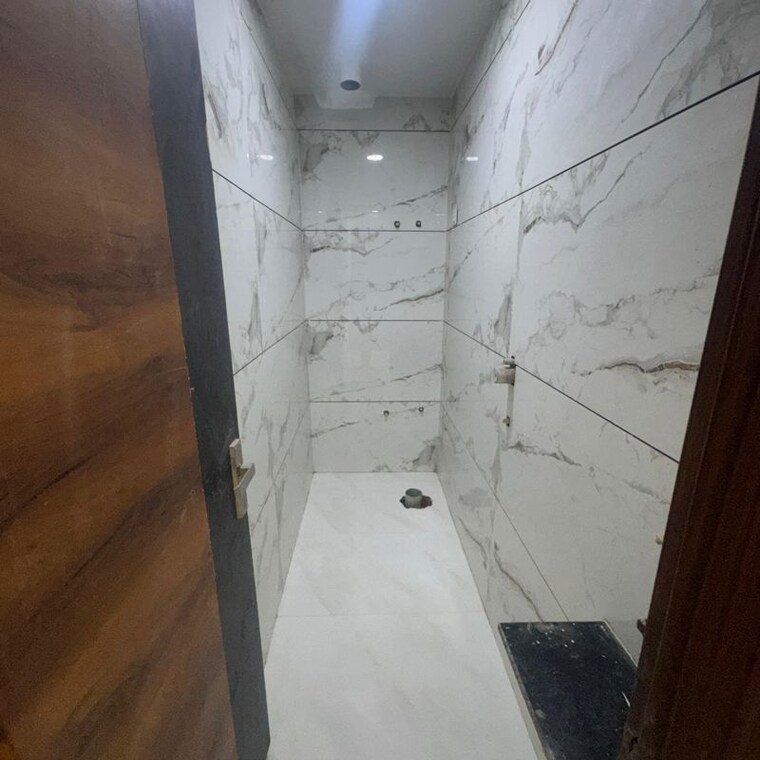 Bathroom, mohan garden 2 Bedroom 50 Sq.Yd. Builder Floor In Mohan Garden Delhi 9731035