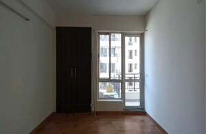 Room in 3 BHK Apartment at Jaypee Greens Kosmos, Sector 134 – for Rent
