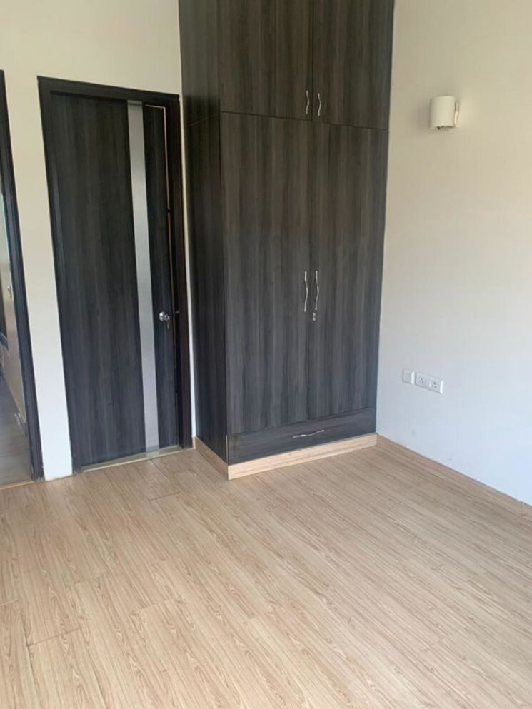 Room, sector 55 3 Bedroom 180 Sq.Yd. Builder Floor In Sector 55 Gurgaon 9731060