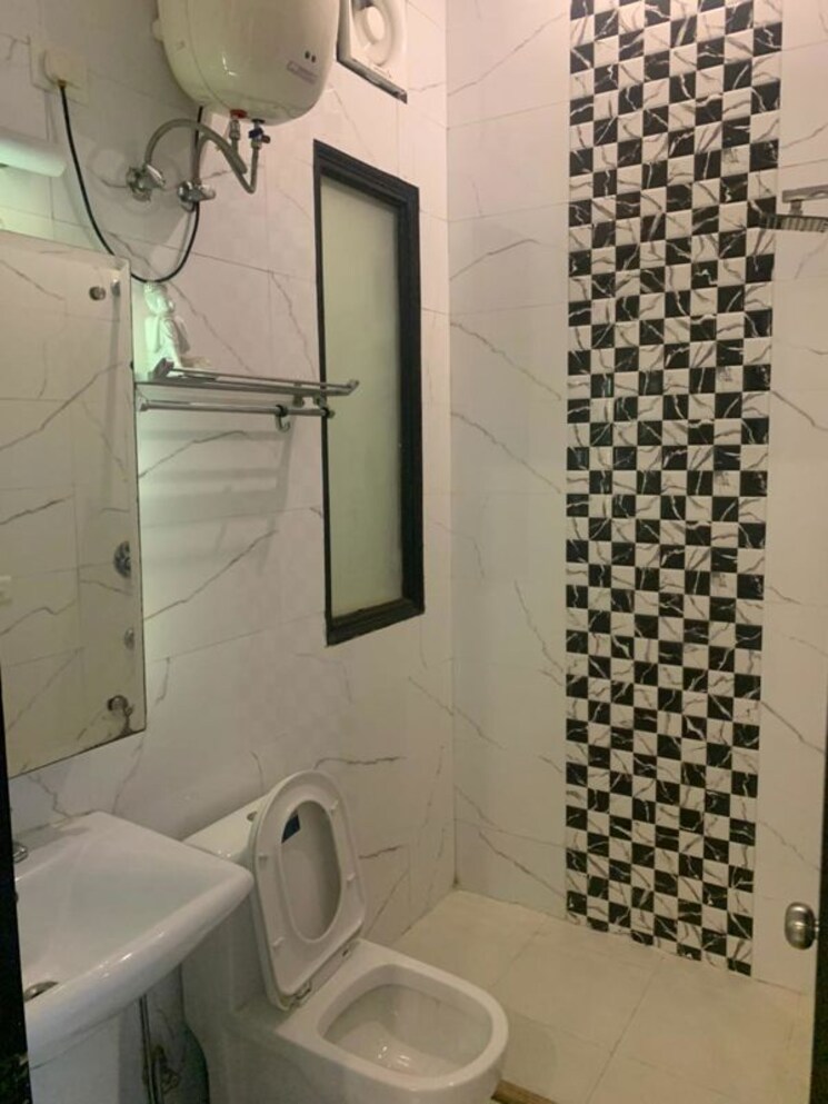 Attached Bathroom, sector 55 3 Bedroom 180 Sq.Yd. Builder Floor In Sector 55 Gurgaon 9731060