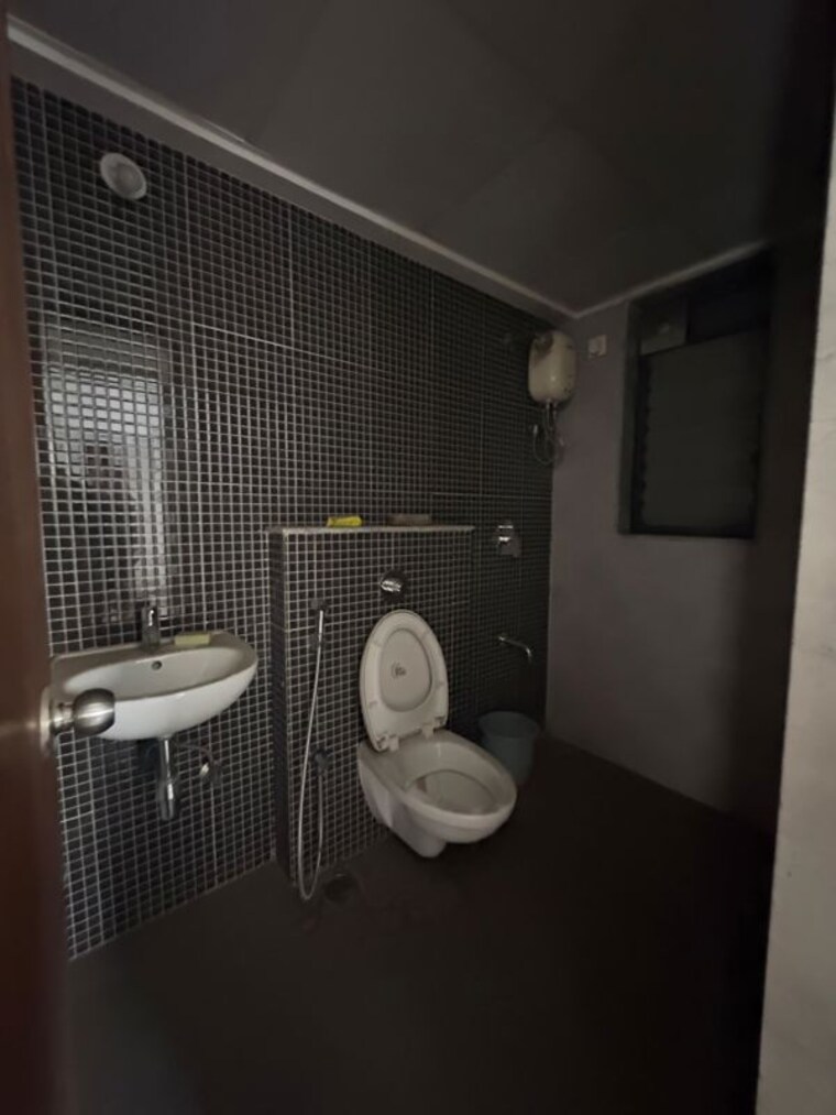 Bathroom, lodha-casa-lagoona 2 Bedroom 928 Sq.Ft. Apartment In Shilphata Thane 9731063