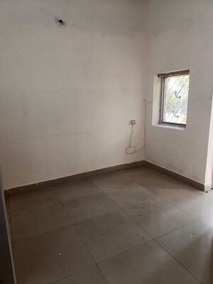 Room in 2 BHK Independent House at RWA Apartments, Sector 31 – for Rent