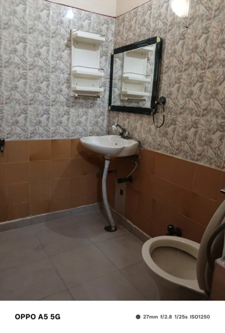 Bathroom, rwa-apartments 1 Bedroom 500 Sq.Mt. Independent House In Sector 31 Noida 9731075