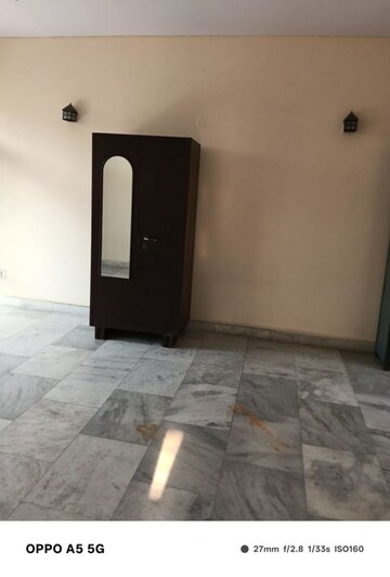 Room in 1 BHK Independent House at RWA Apartments, Sector 31 – for Rent