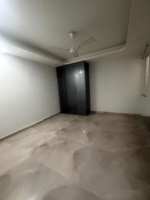 Room in 3 BHK Builder Floor at Sector 12 – for Rent
