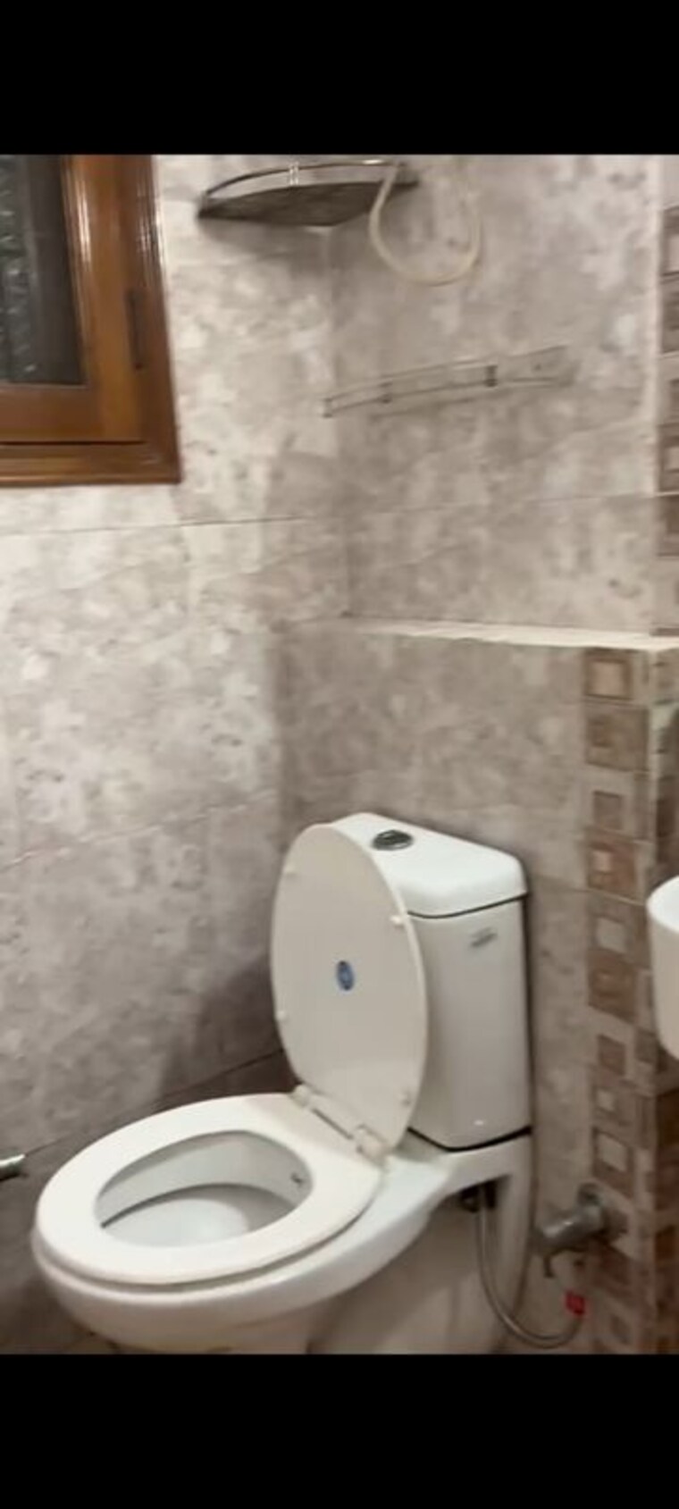 Bathroom, chittaranjan park 2 Bedroom 1200 Sq.Ft. Builder Floor In Chittaranjan Park Delhi 9731115