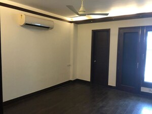 Room in 3 BHK Apartment at Greater Kailash ii – for Rent