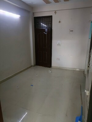 Room in 3 BHK Builder Floor at Lajpat Nagar – for Rent