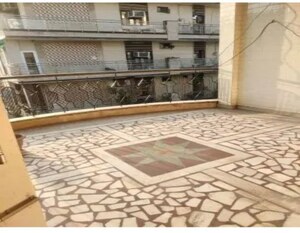 Parking in 3.5 BHK Builder Floor at Mansarover Garden – for Rent