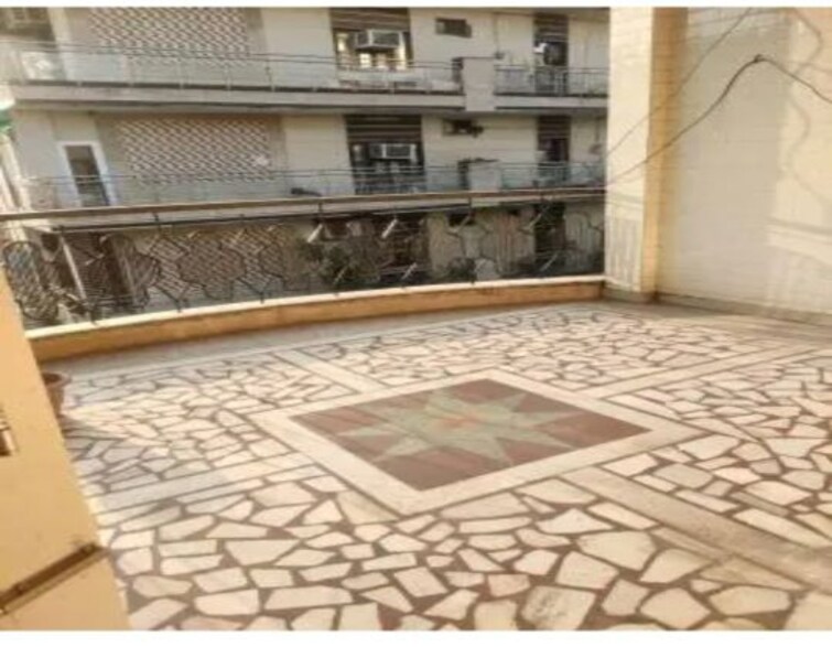  Parking, mansarover garden 3.5 Bedroom 1800 Sq.Ft. Builder Floor In Mansarover Garden Delhi 9731127