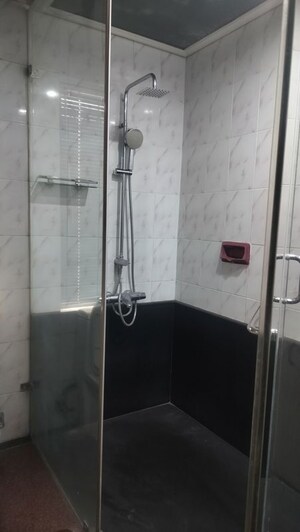 Bathroom in 5 BHK Independent House at Jubilee Hills – for Rent