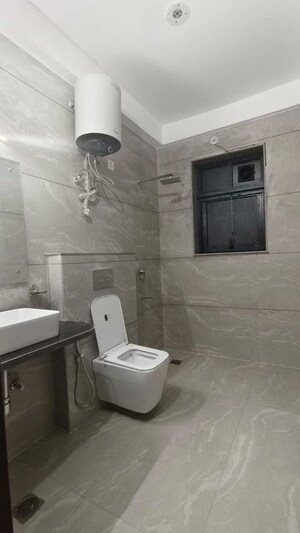 Bathroom in 3 BHK Builder Floor at Uday Arden 45, Sector 45 – for Rent