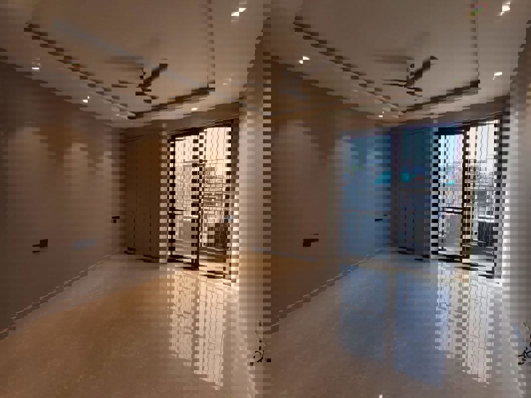 3 BHK + Servant Room Builder Floor For Sale in Luxury Floor 