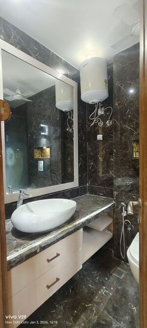 Furnished Amenities in 3 BHK Builder Floor at Greater Kailash I – for Rent