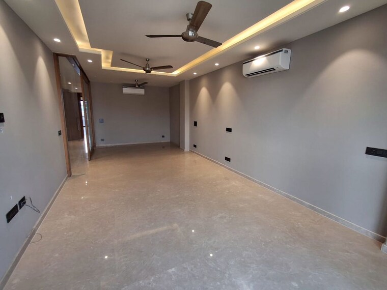 Room, greater kailash i 3 Bedroom 2000 Sq.Ft. Builder Floor In Greater Kailash I Delhi 9731169