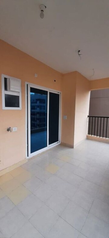 Room in 2 BHK Apartment at Gaur City 2 - 14th Avenue, Sector 16c Greater Noida – for Rent