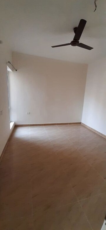 Room in 2 BHK Apartment at Gaur City 2 - 14th Avenue, Sector 16c Greater Noida – for Rent