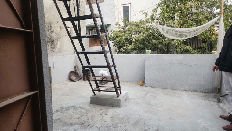 undefined, east of kailash 1 Bedroom 1000 Sq.Ft. Builder Floor In East Of Kailash Delhi 9731172